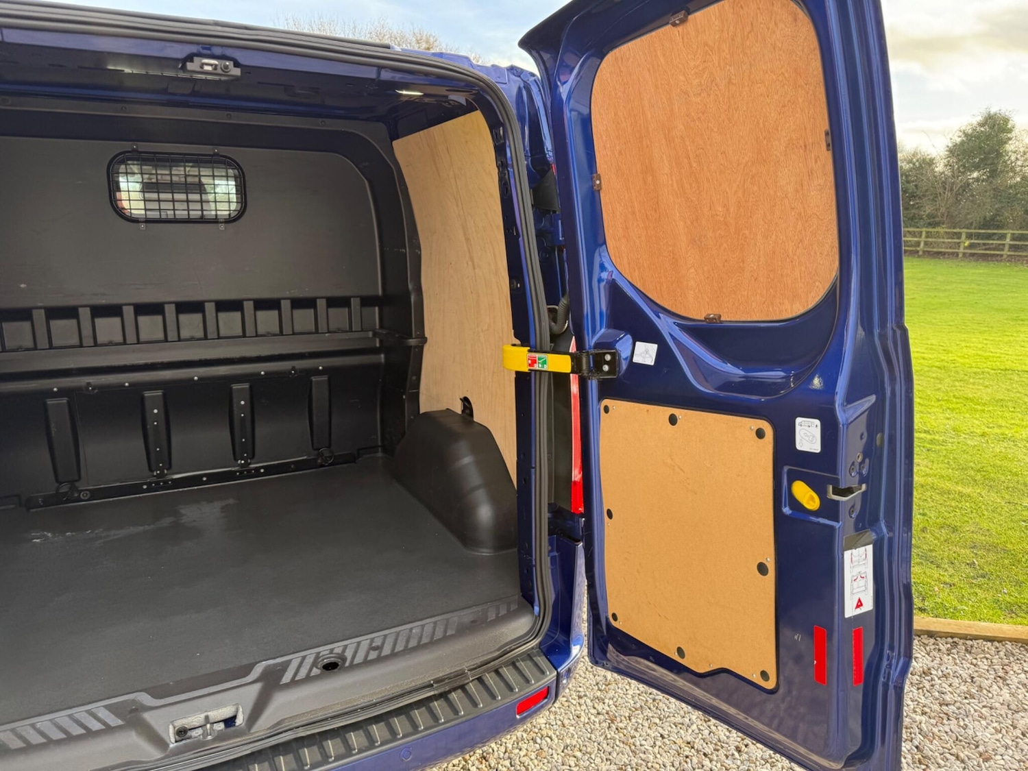 Used Ford Transit Custom 2017 for sale - 76918695: Photo 28