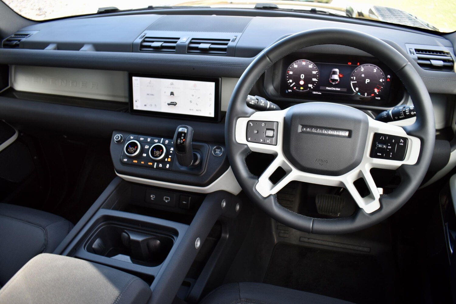 Used Land Rover Defender 110 2022 for sale - 76360105: Photo 21