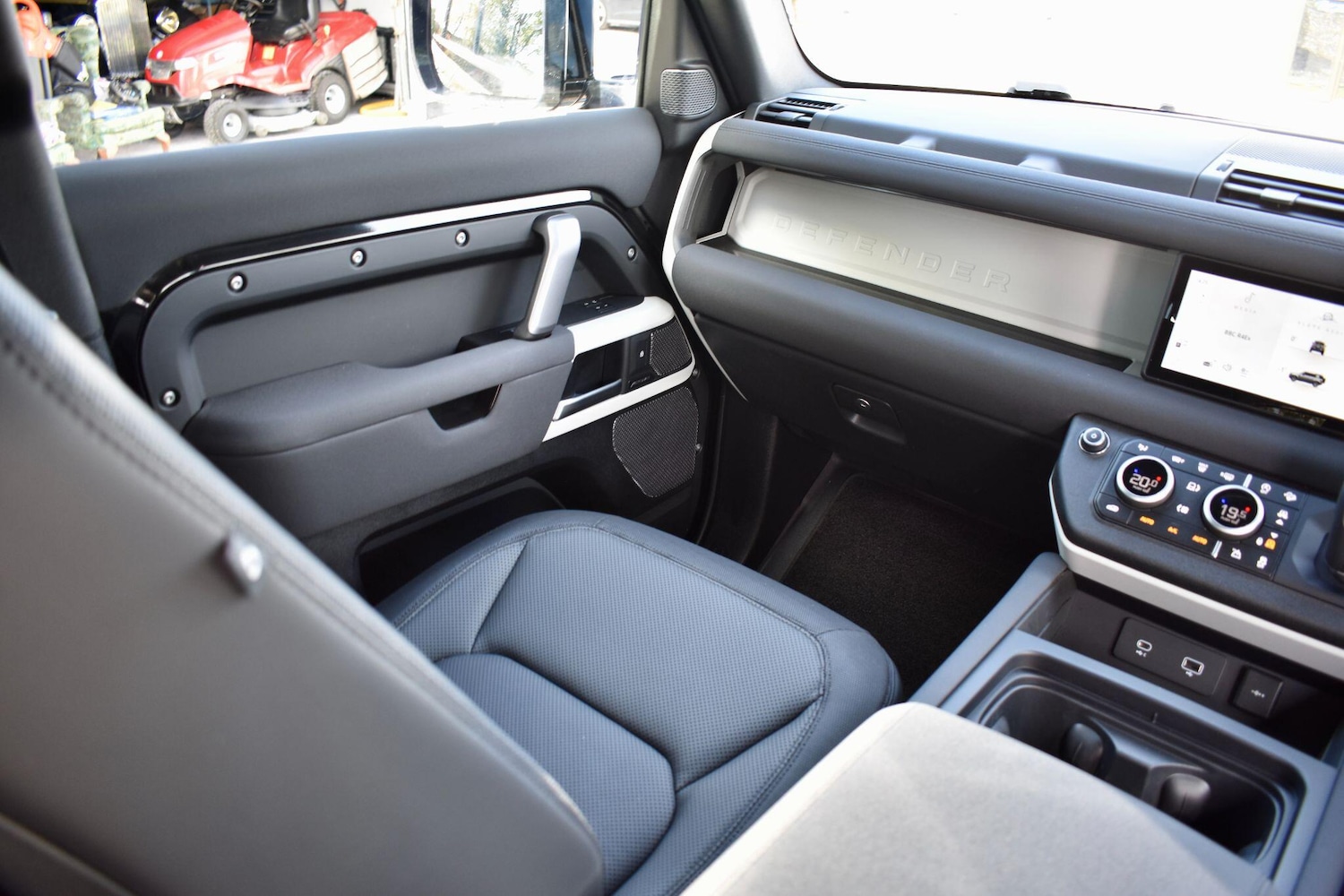 Used Land Rover Defender 110 2022 for sale - 76360105: Photo 54