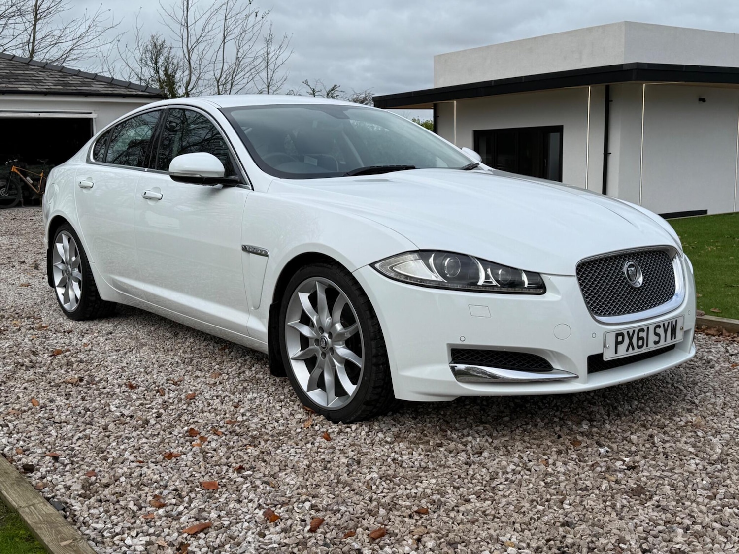 Used Jaguar XF 2011 for sale - 76584374: Photo 3