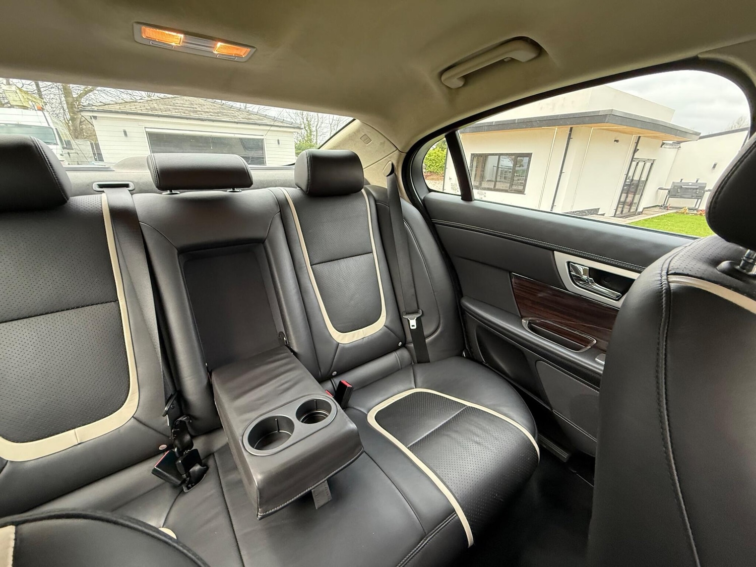 Used Jaguar XF 2011 for sale - 76584374: Photo 4