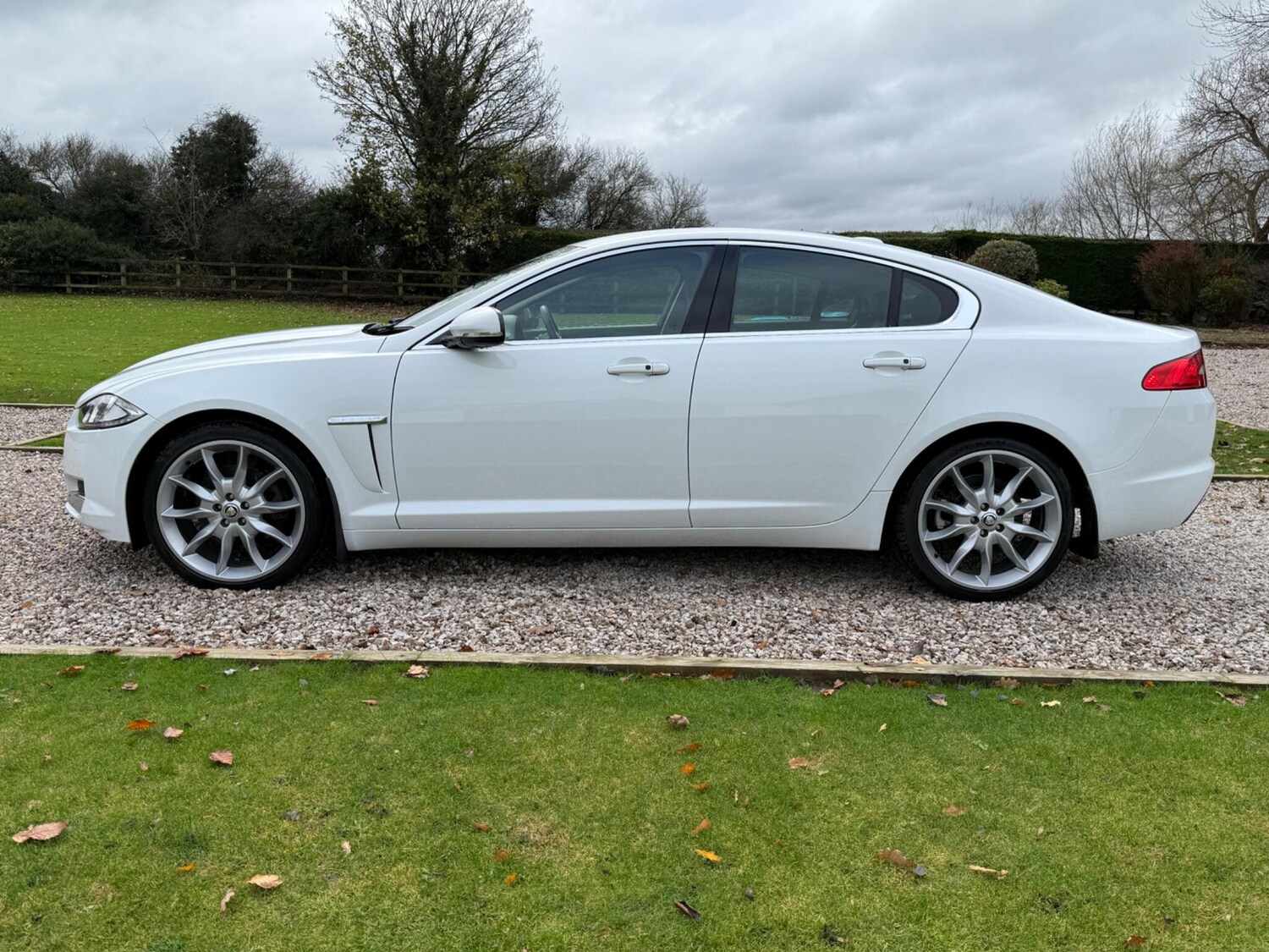 Used Jaguar XF 2011 for sale - 76584374: Photo 7