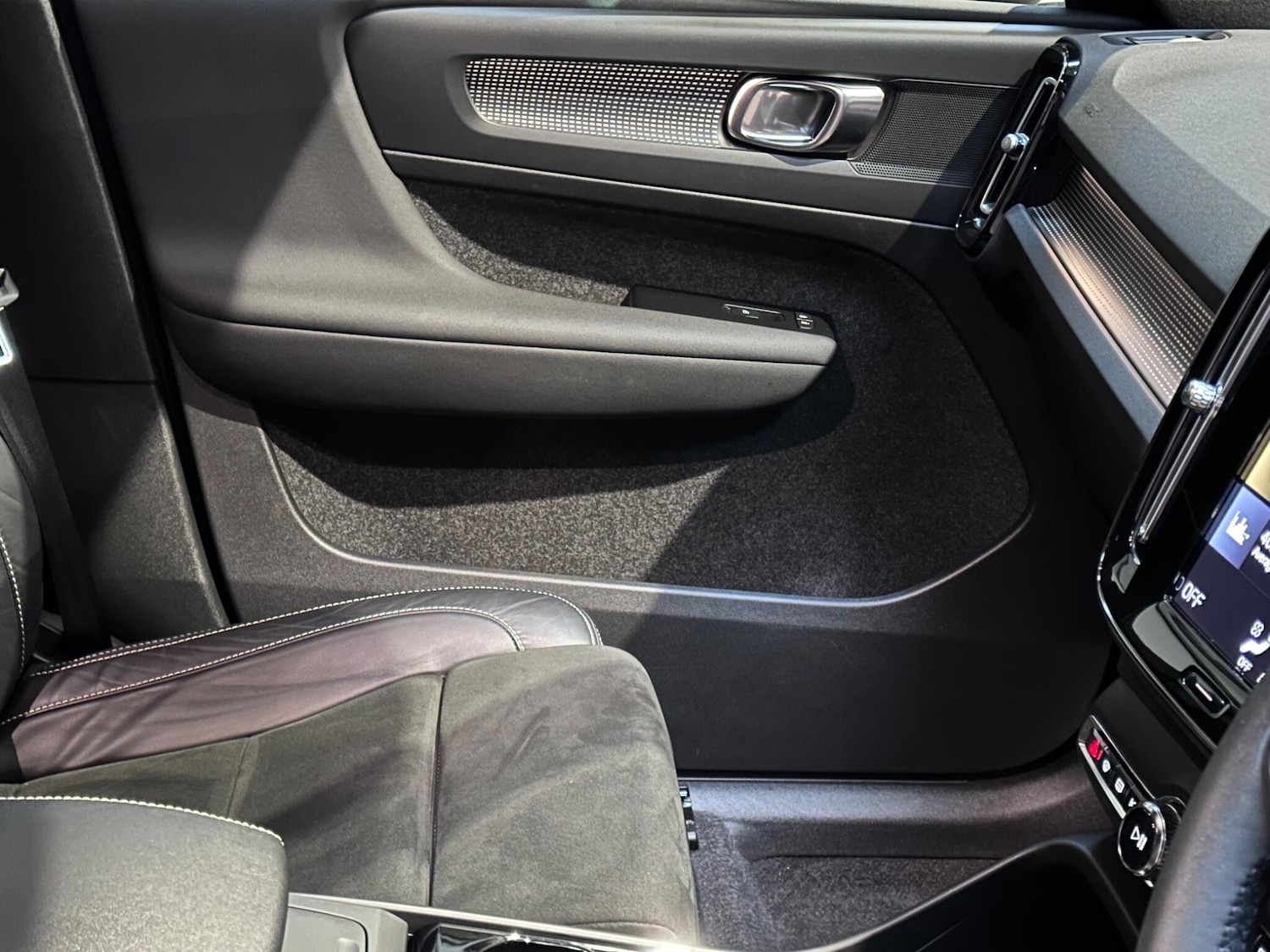 Used Volvo XC40 2022 for sale - 77320965: Photo 44