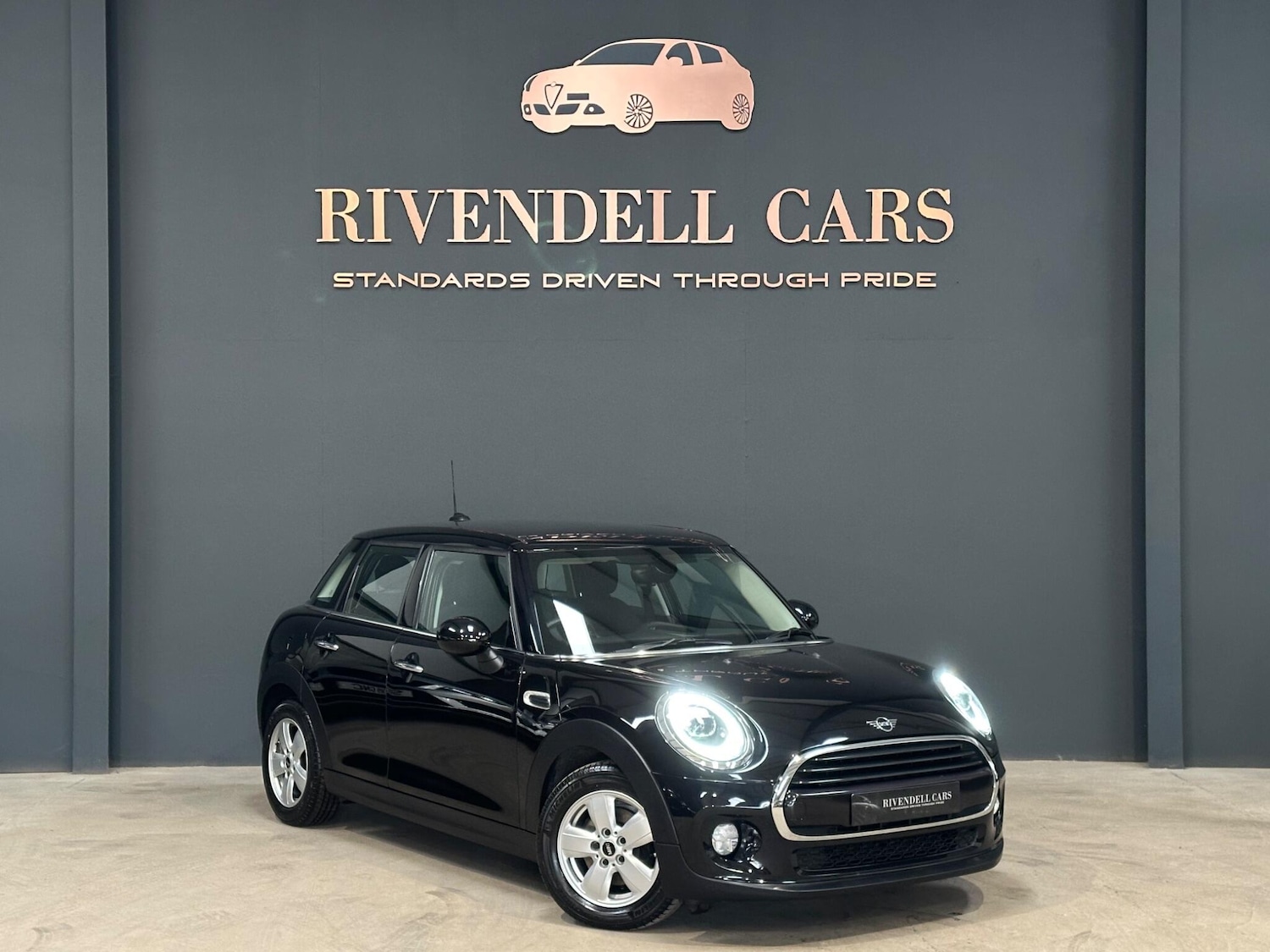 Used MINI Hatch 2018 for sale - 76408772: Photo 1