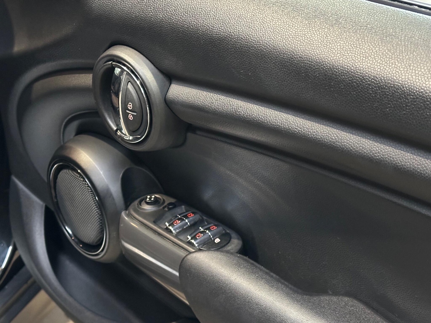 Used MINI Hatch 2018 for sale - 76408772: Photo 37