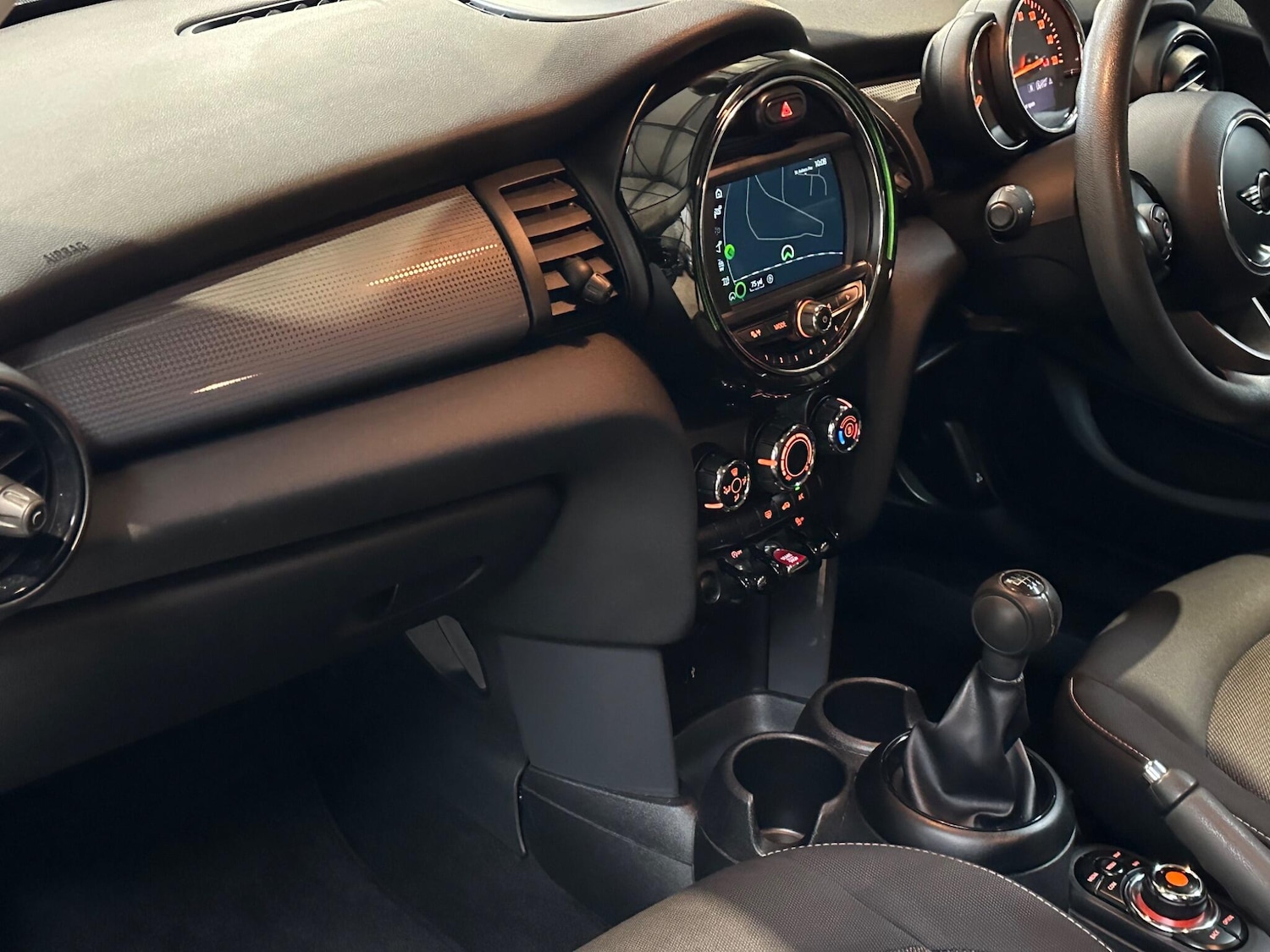 Used MINI Hatch 2018 for sale - 76408772: Photo 9