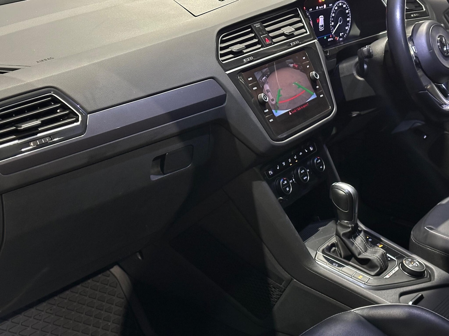 Used Volkswagen Tiguan 2018 for sale - 77028999: Photo 15