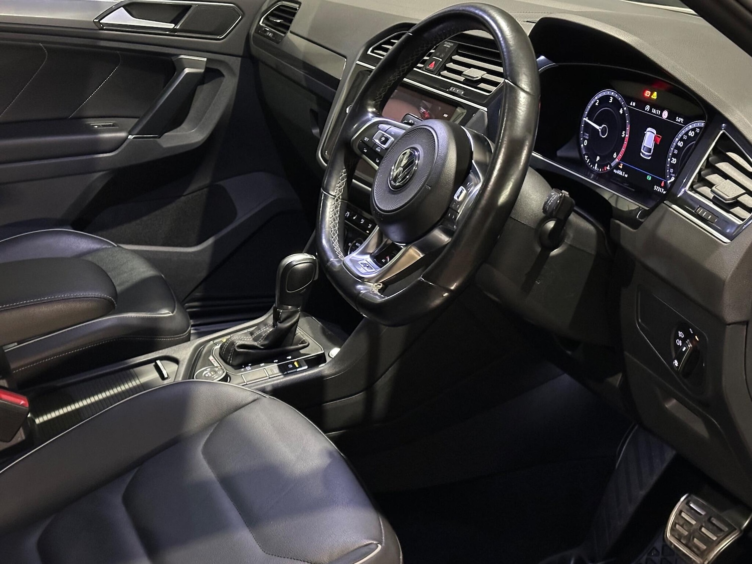 Used Volkswagen Tiguan 2018 for sale - 77028999: Photo 18