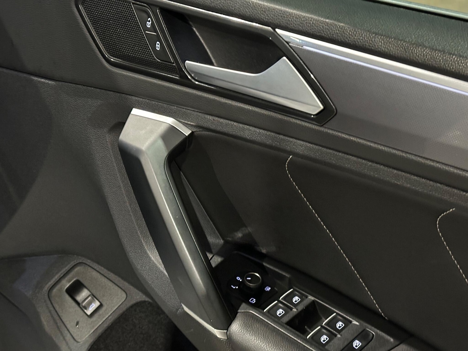 Used Volkswagen Tiguan 2018 for sale - 77028999: Photo 45