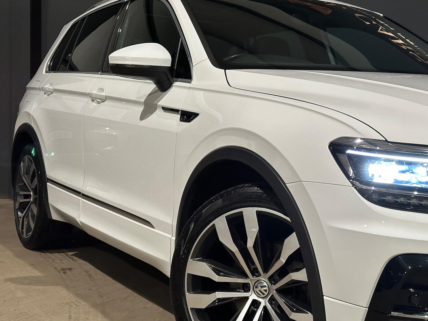 Used Volkswagen Tiguan 2018 for sale - 77028999: Photo 5