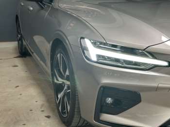 Used Volvo V60 2019 for sale - 75126975: Photo