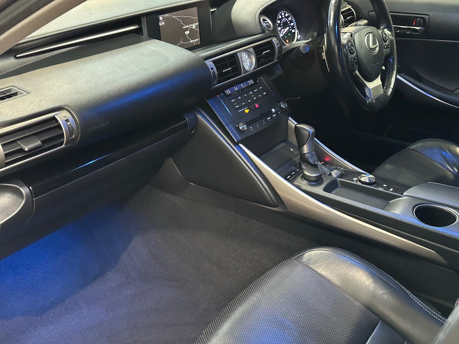 Used Lexus IS 2016 for sale - 76993241: Photo 11