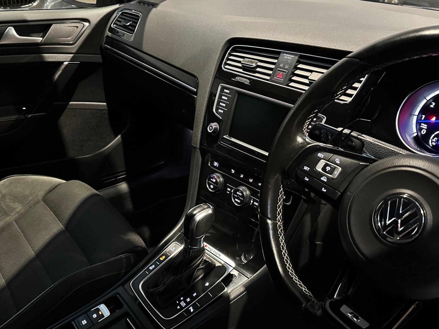 Used Volkswagen Golf 2015 for sale - 76521562: Photo 32