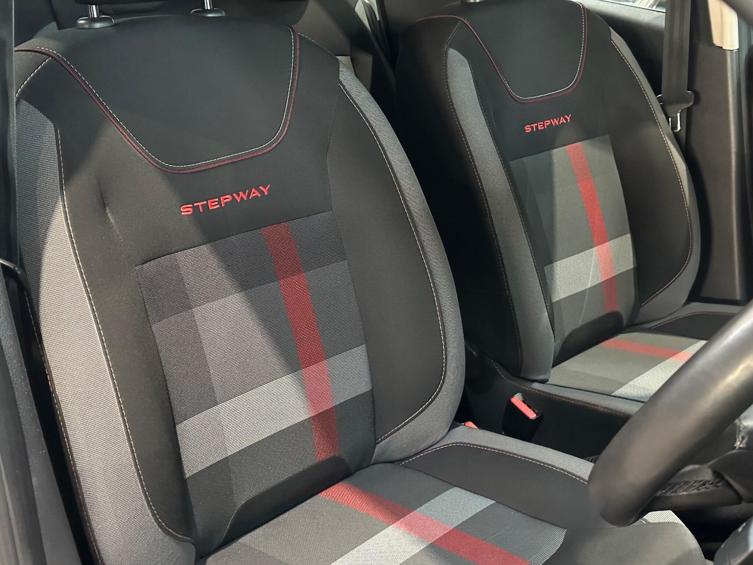 Used Dacia Sandero Stepway 2019 for sale - 75708101: Photo 12