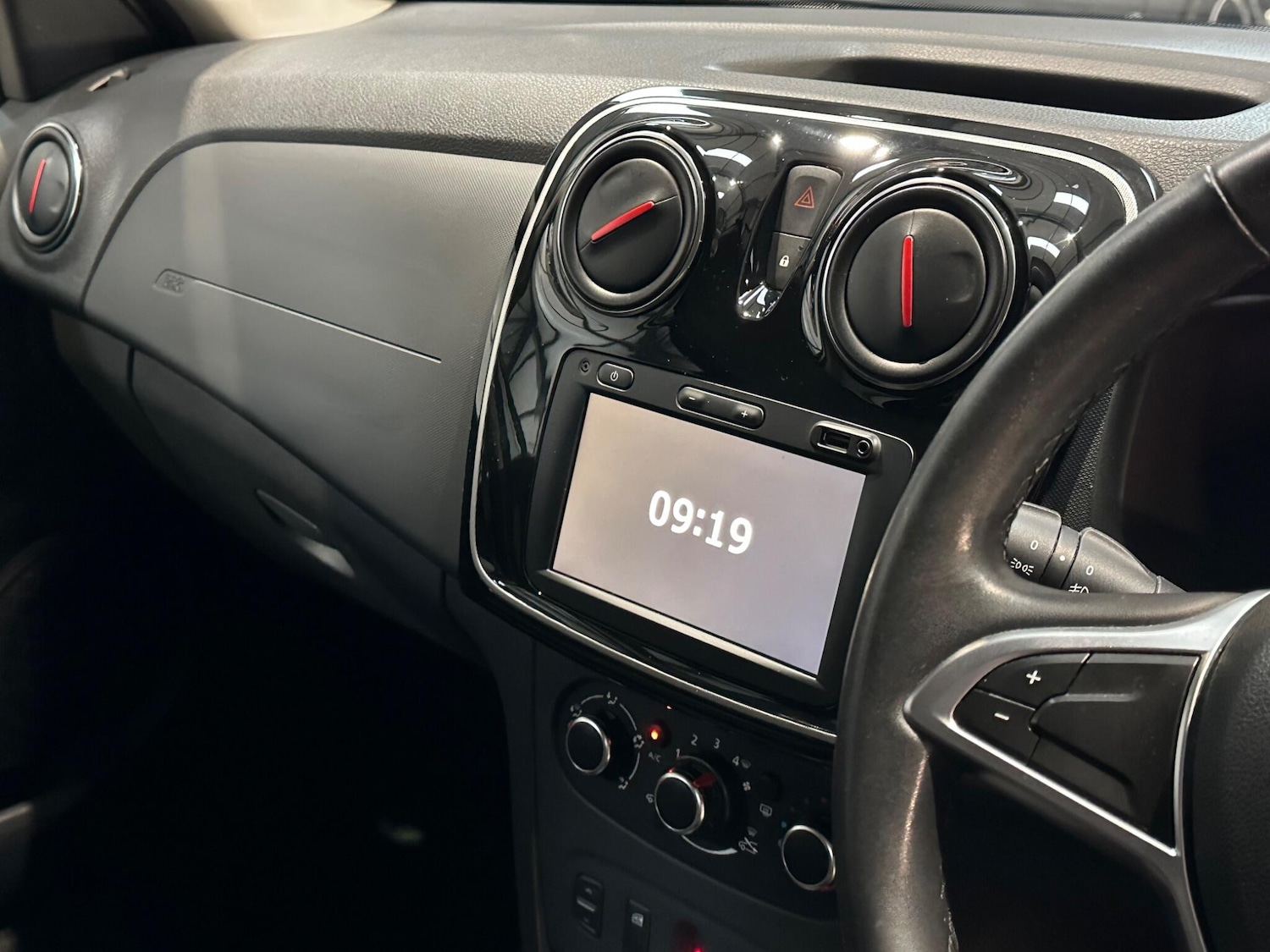 Used Dacia Sandero Stepway 2019 for sale - 75708101: Photo 26