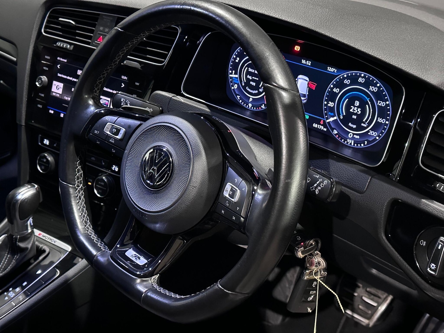 Used Volkswagen Golf 2017 for sale - 76865738: Photo 31