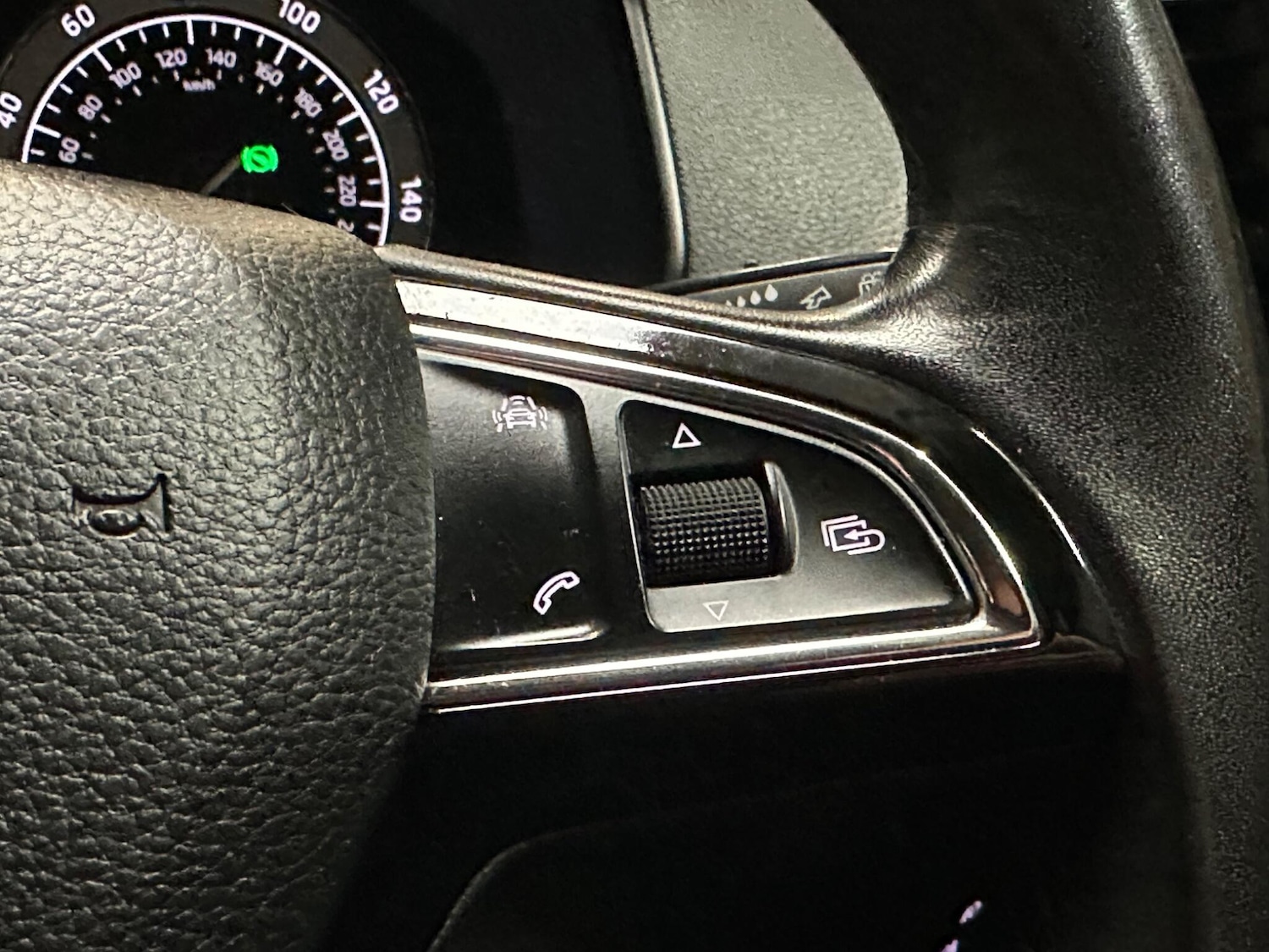 Used Skoda Karoq 2018 for sale - 76327007: Photo 19