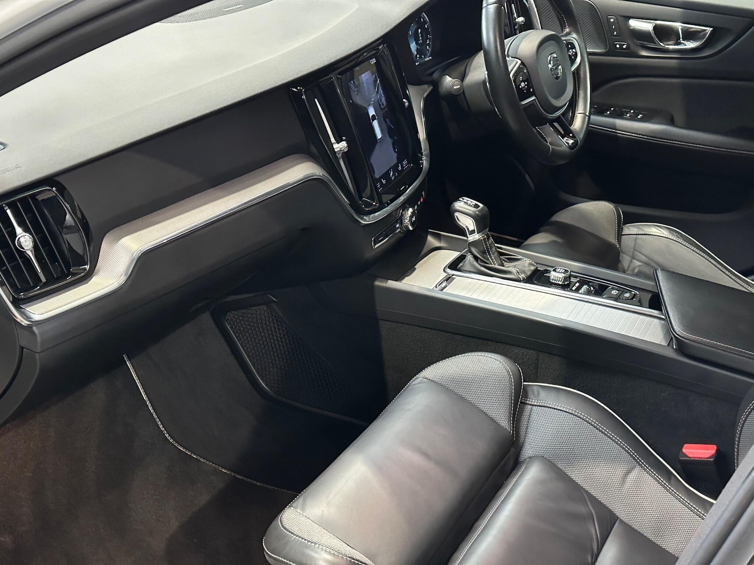 Used Volvo V60 2019 for sale - 76136530: Photo 15