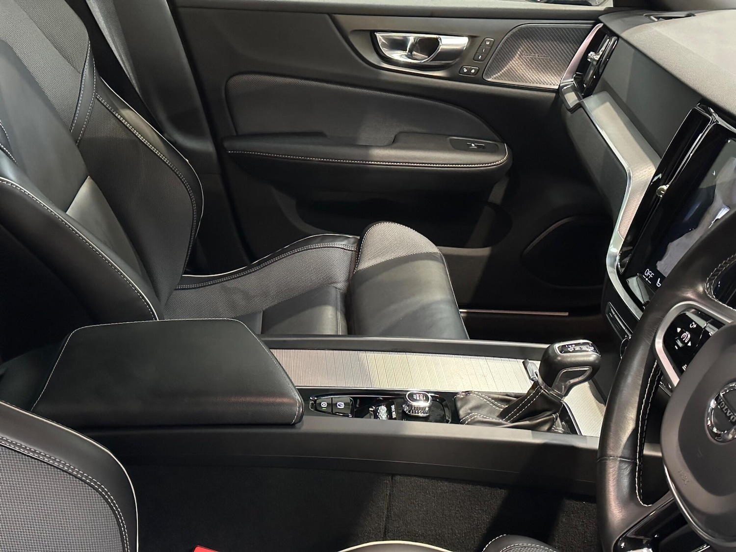 Used Volvo V60 2019 for sale - 76136530: Photo 17