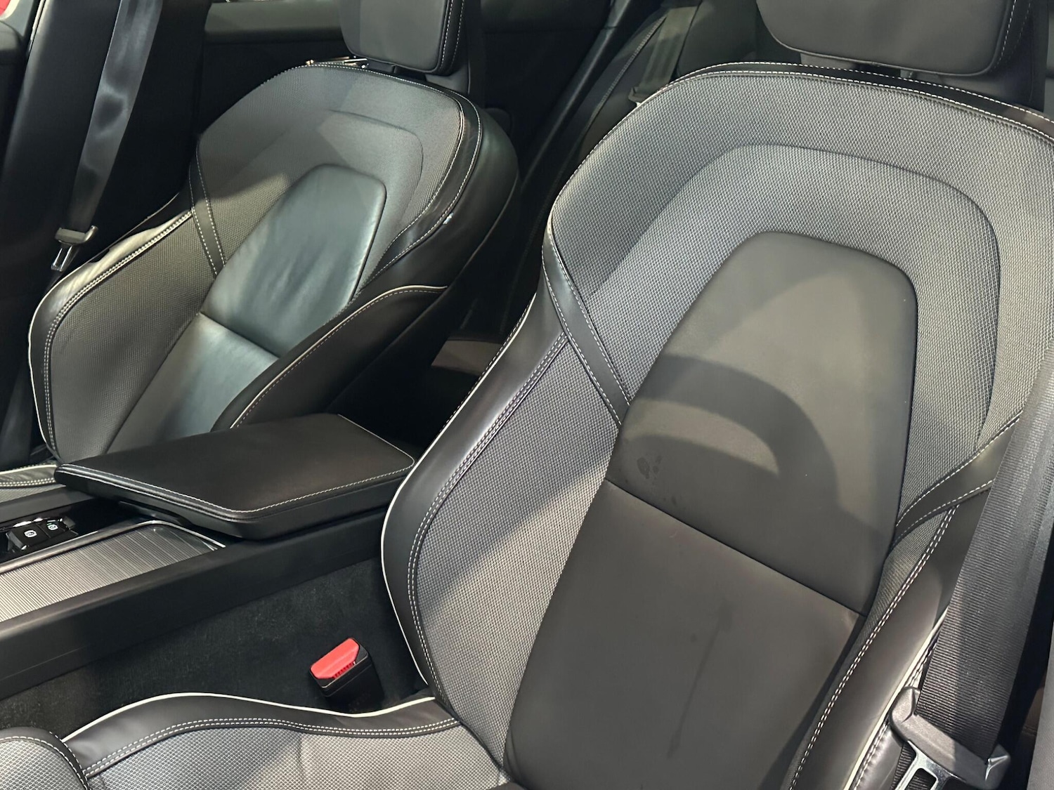 Used Volvo V60 2019 for sale - 76136530: Photo 32