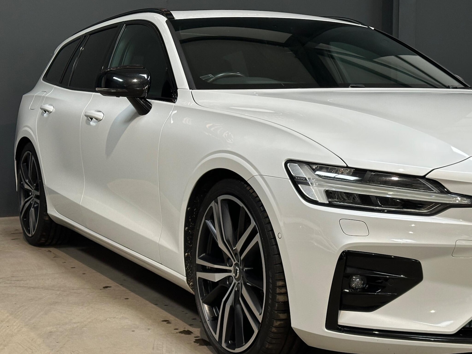 Used Volvo V60 2019 for sale - 76136530: Photo 5