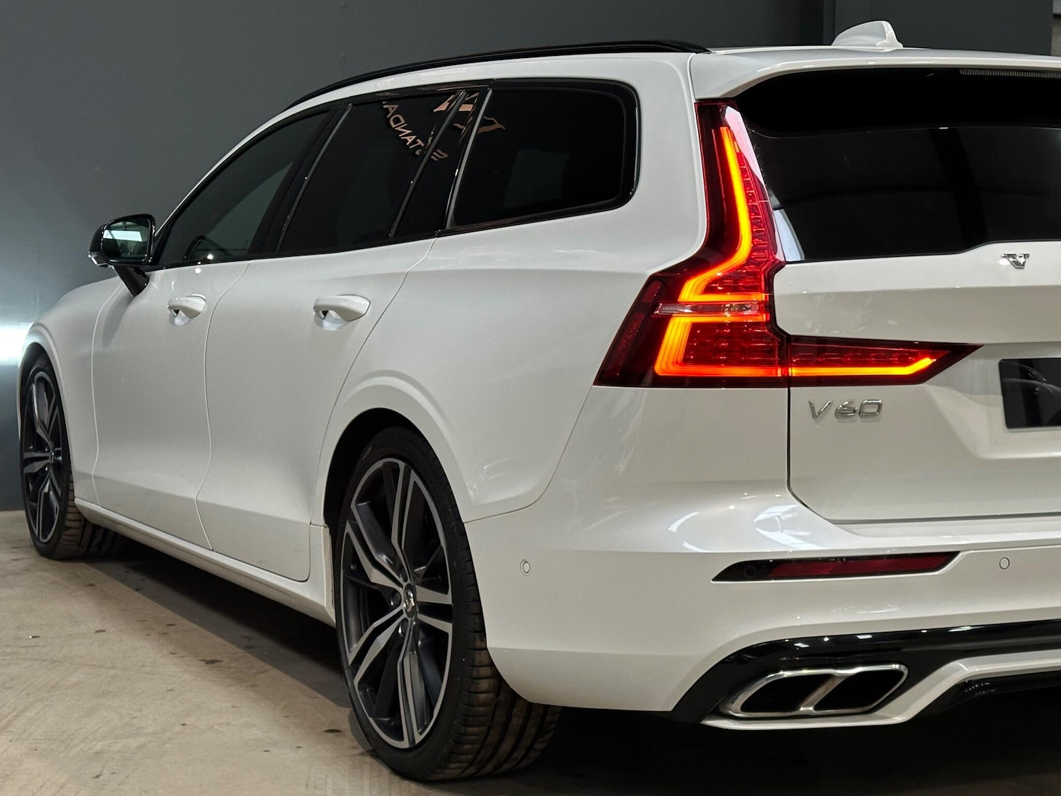 Used Volvo V60 2019 for sale - 76136530: Photo 8