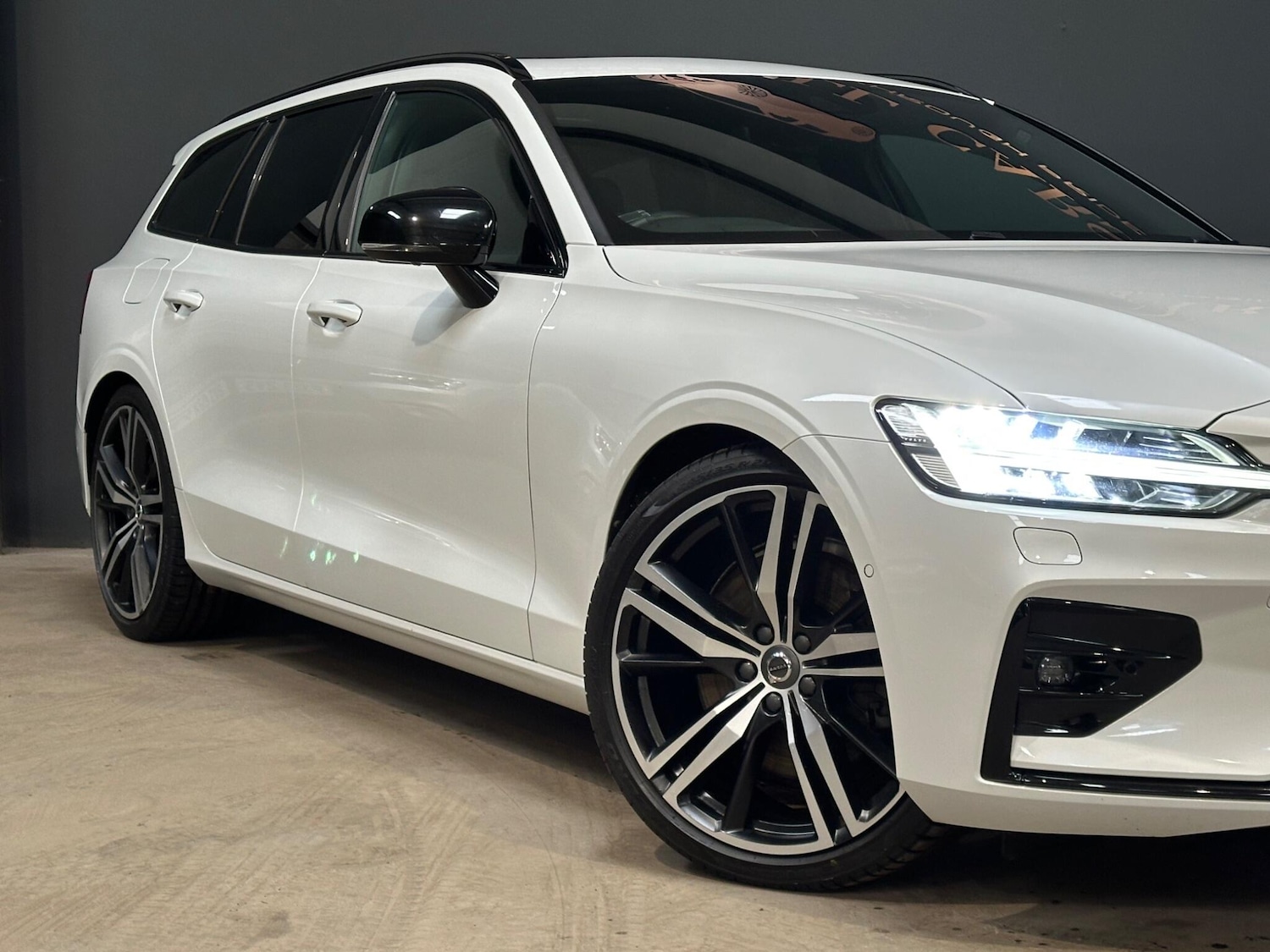 Used Volvo V60 2019 for sale - 76136530: Photo 9