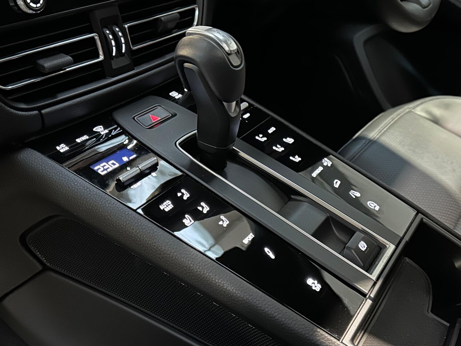 Used Porsche Macan 2025 for sale - 76511786: Photo 11