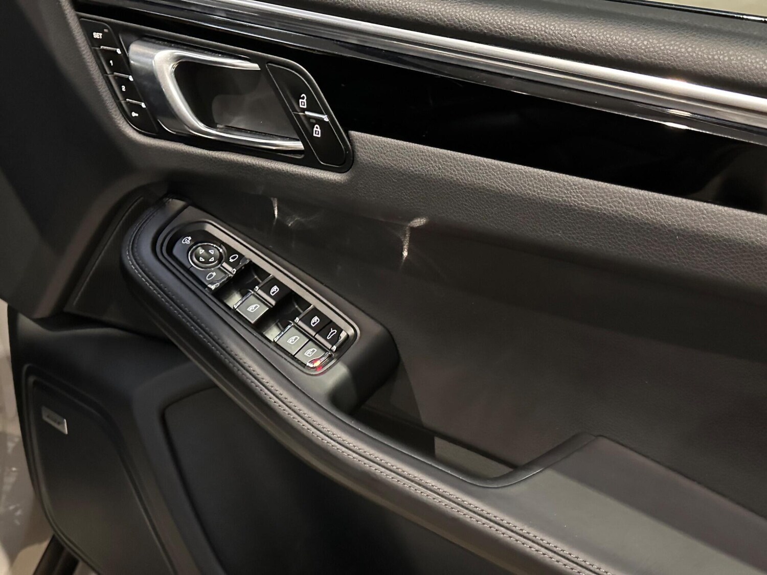 Used Porsche Macan 2025 for sale - 76511786: Photo 16