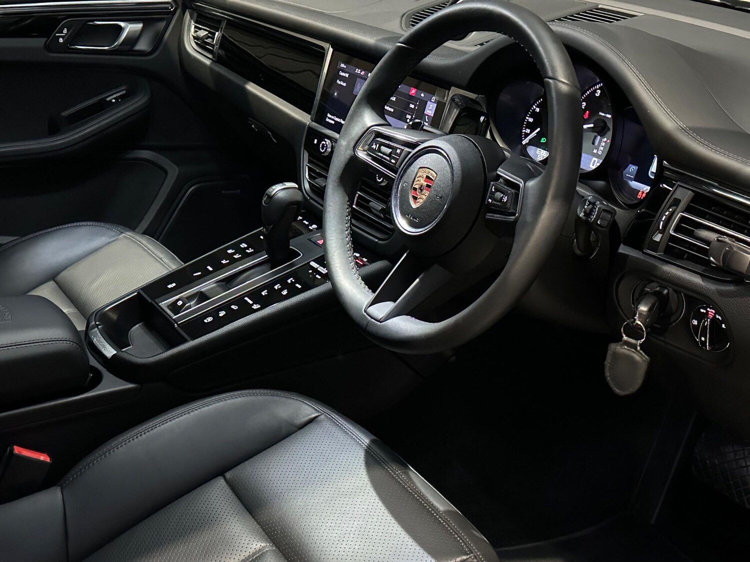 Used Porsche Macan 2025 for sale - 76511786: Photo 29