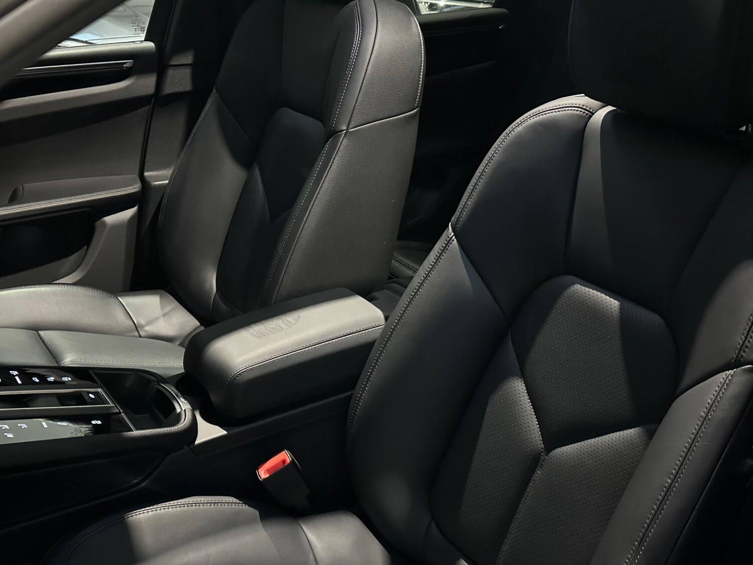 Used Porsche Macan 2025 for sale - 76511786: Photo 30