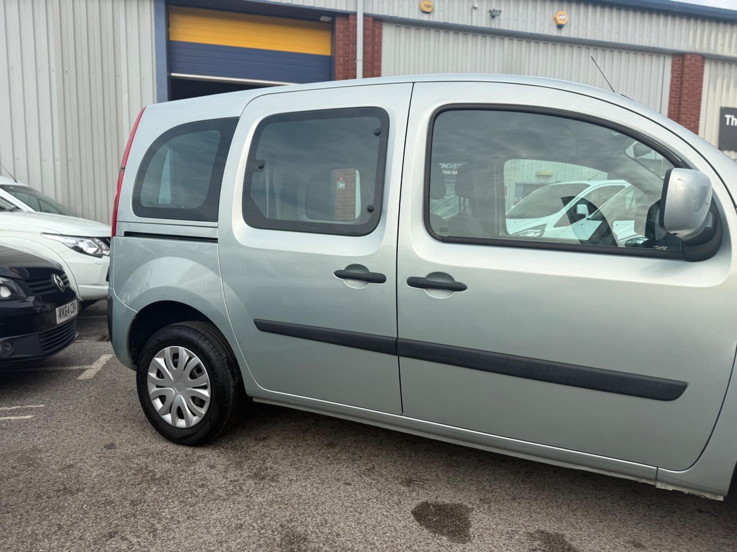 Used Renault Kangoo 2011 for sale - 76994272: Photo 2