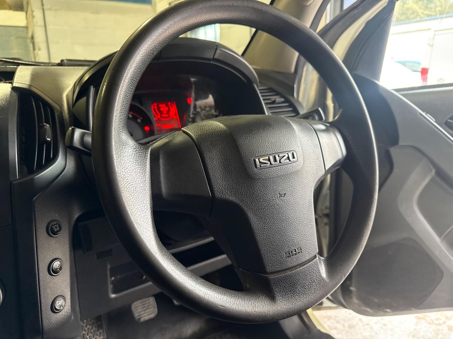Used Isuzu D-Max 2018 for sale - 77970441: Photo 26