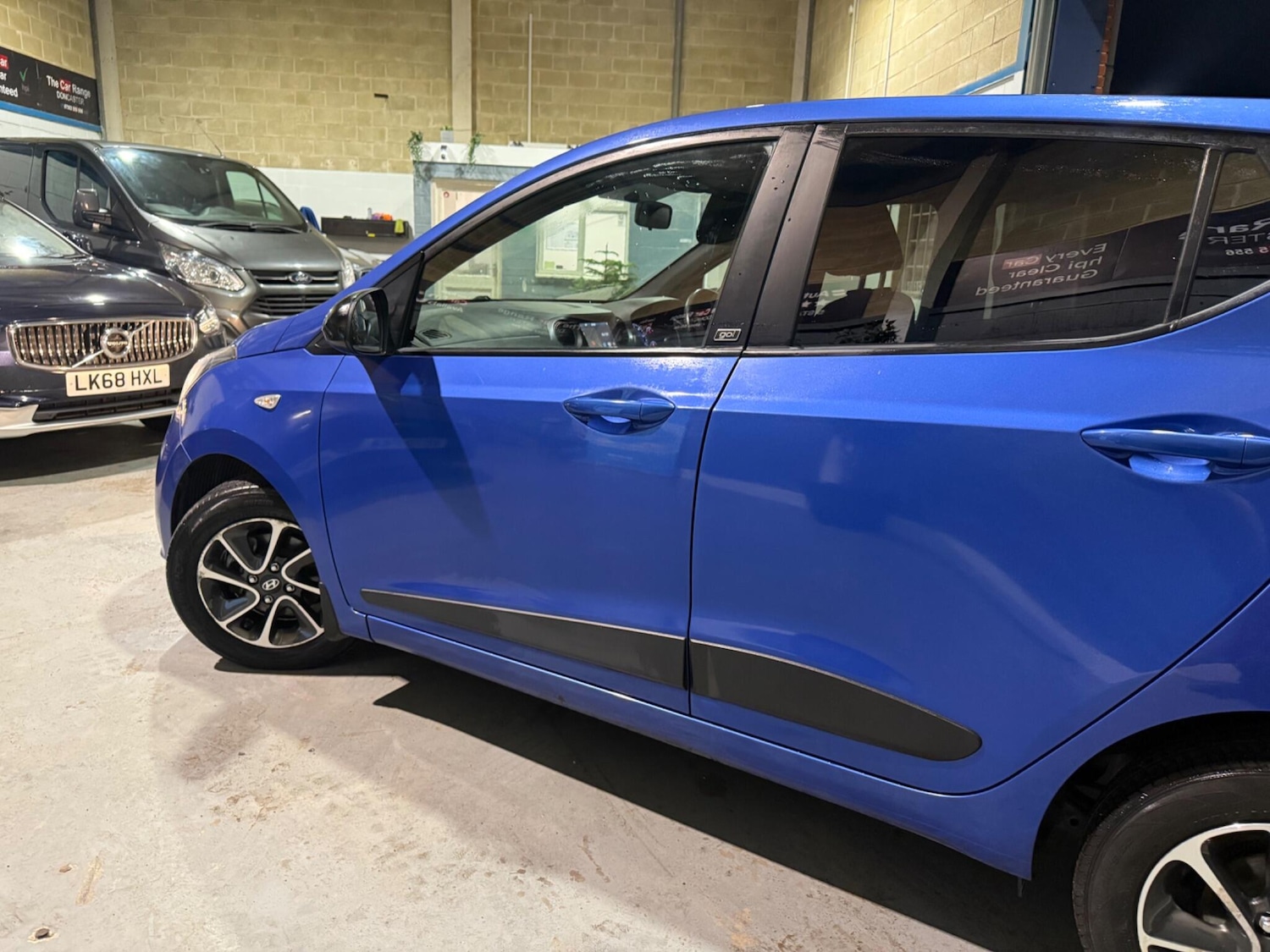 Used Hyundai i10 2018 for sale - 77625934: Photo 2