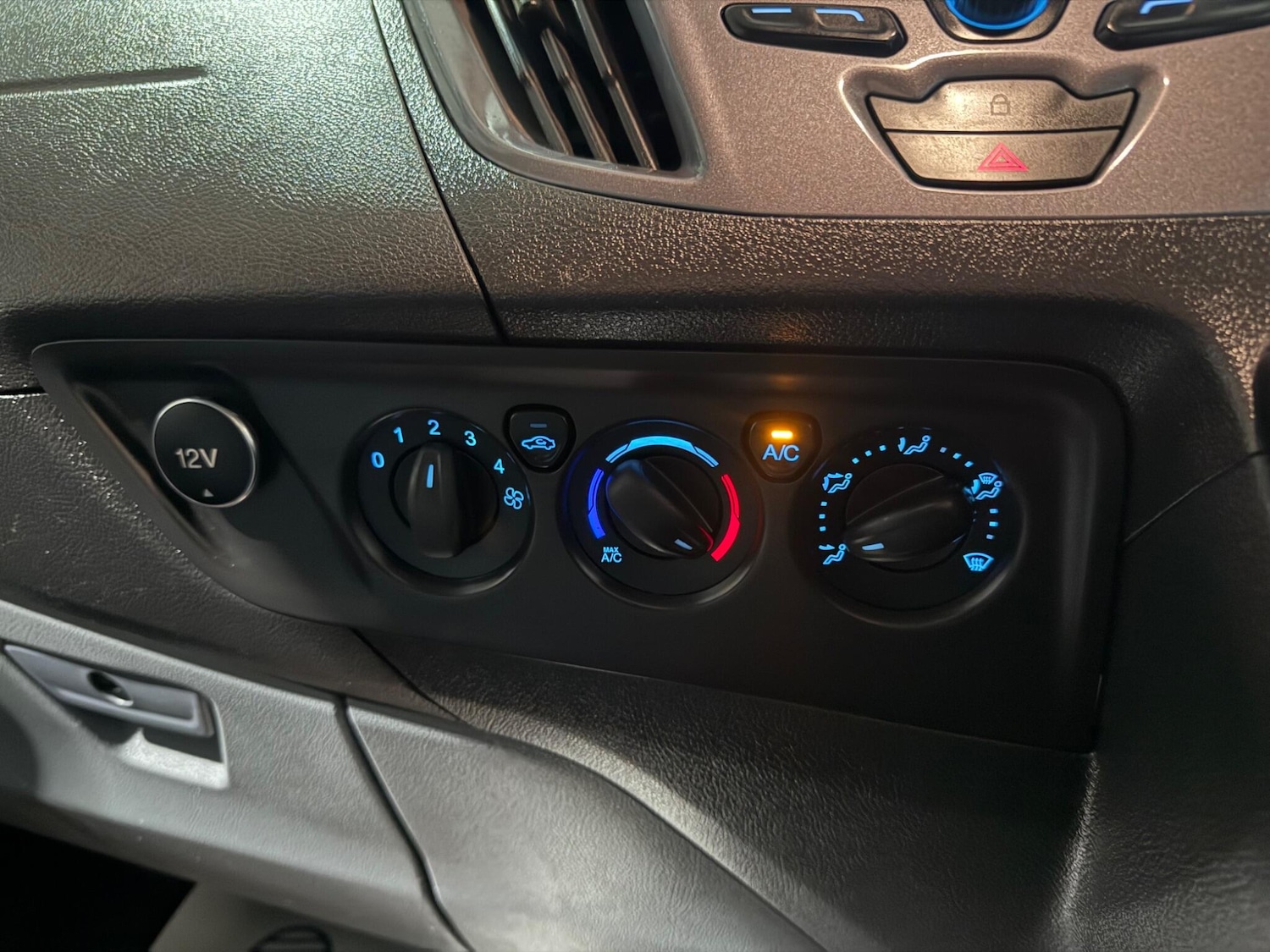 Used Ford Transit Custom 2015 for sale - 77550469: Photo 24