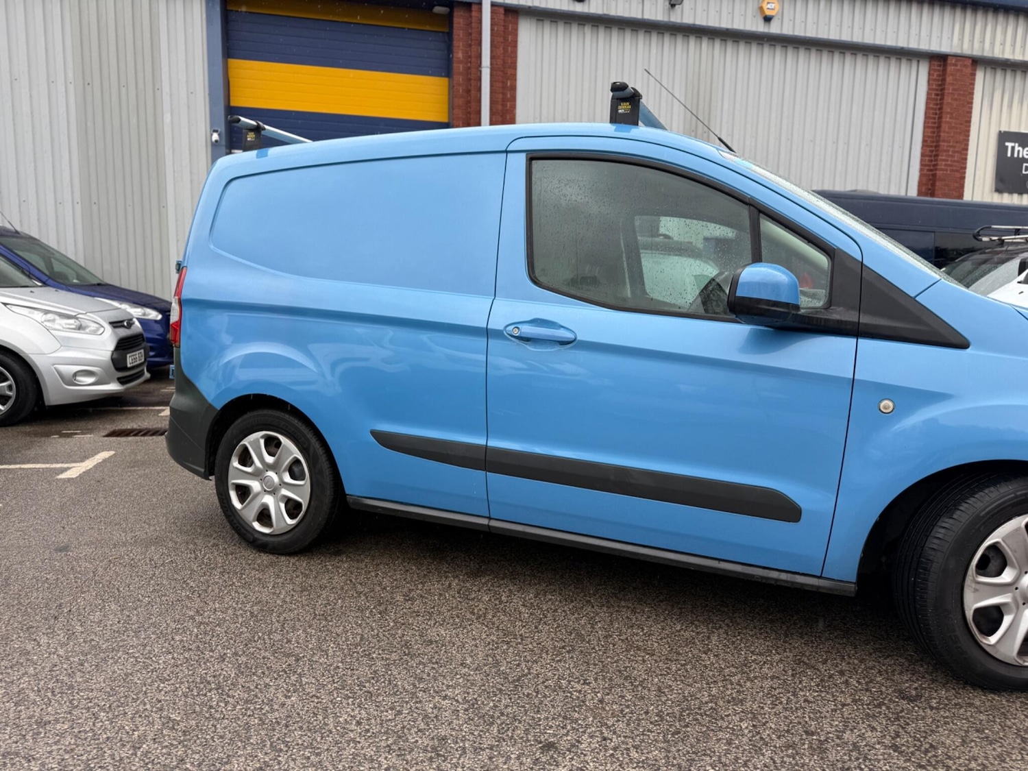 Used Ford Transit Courier 2014 for sale - 77330715: Photo 2