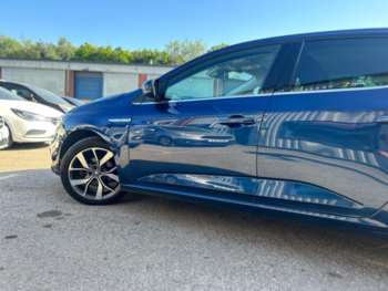 Used Renault Megane 2017 for sale - 74632279: Photo