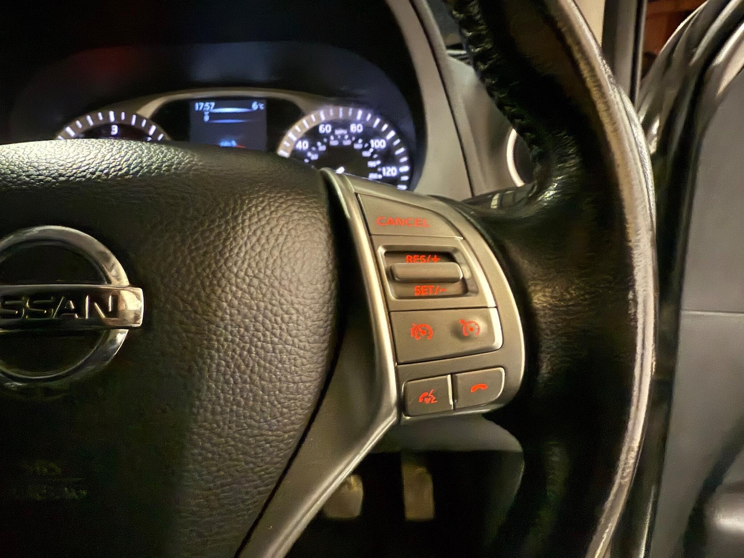 Used Nissan Navara 2018 for sale - 77215682: Photo 44