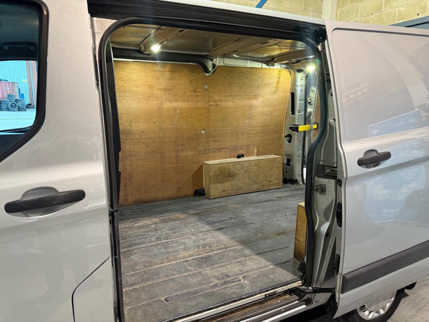 Used Ford Transit Custom for sale - 77957122: Photo 16