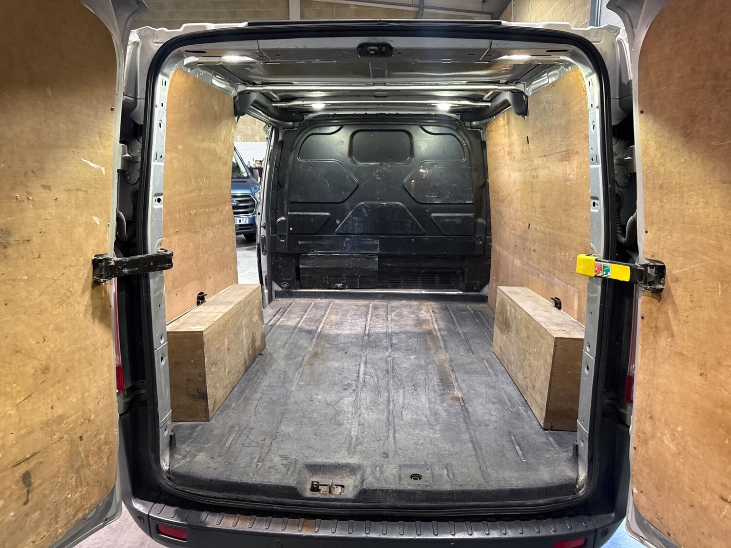 Used Ford Transit Custom for sale - 77957122: Photo 17