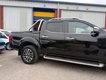 Used Nissan Navara 2017 for sale - 76282824: Photo 2