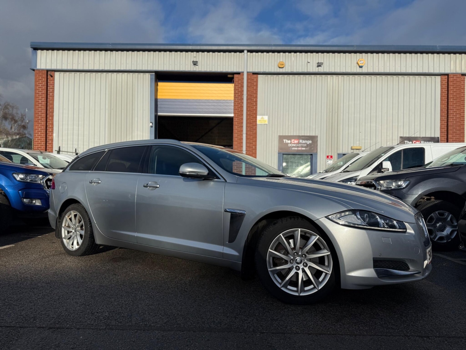 Used Jaguar XF 2013 for sale - 76689227: Photo 1