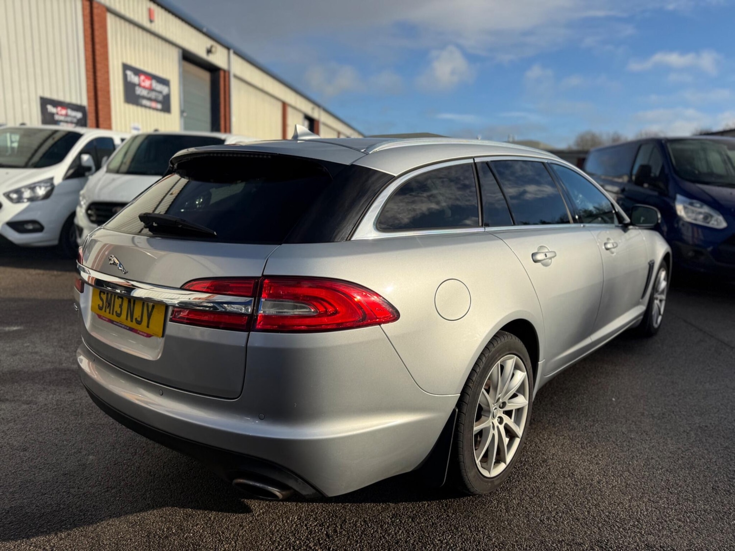 Used Jaguar XF 2013 for sale - 76689227: Photo 4
