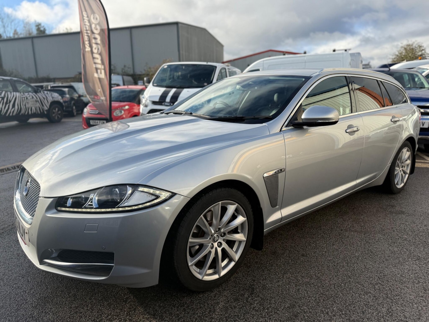 Used Jaguar XF 2013 for sale - 76689227: Photo 8