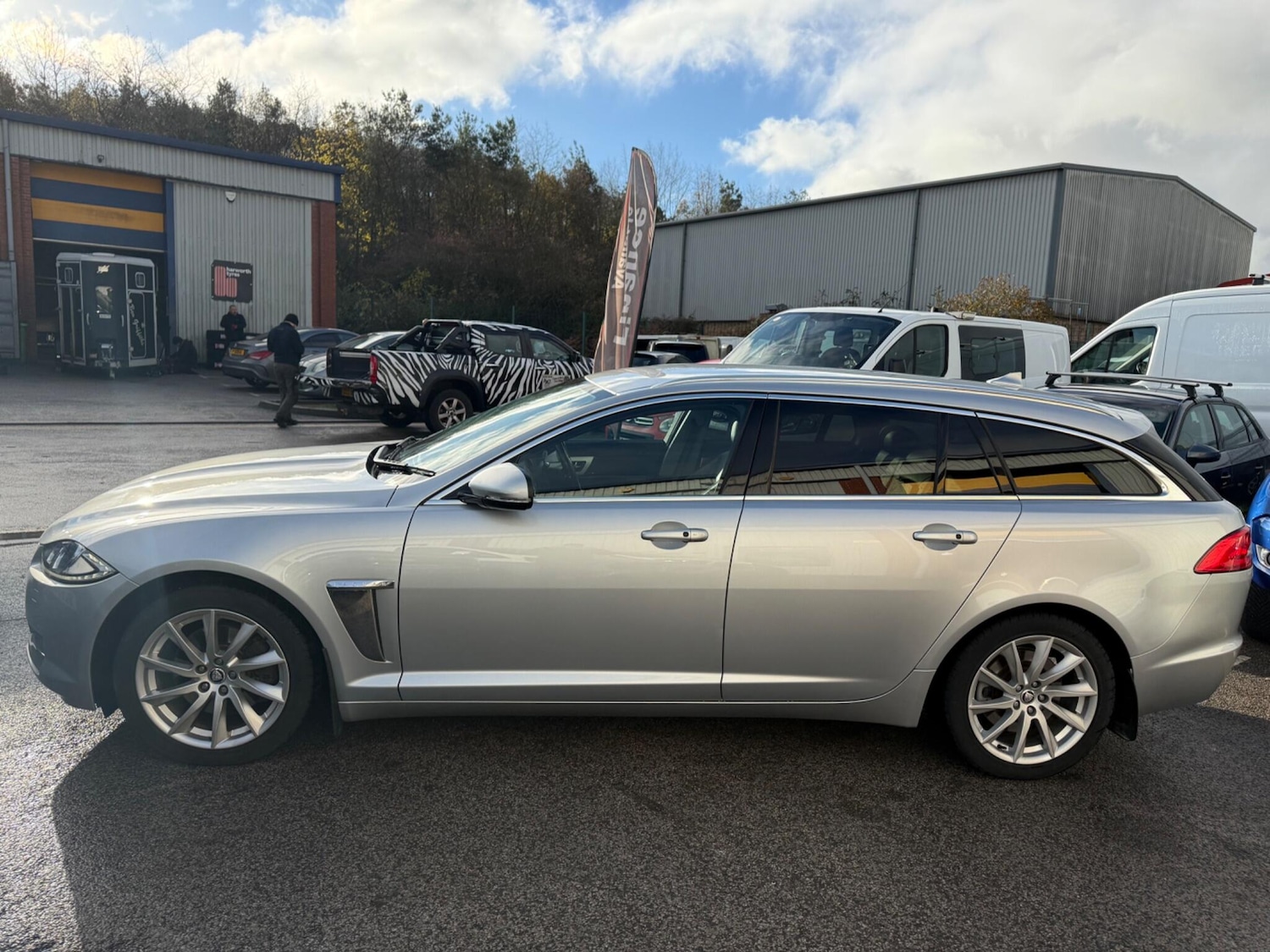 Used Jaguar XF 2013 for sale - 76689227: Photo 9