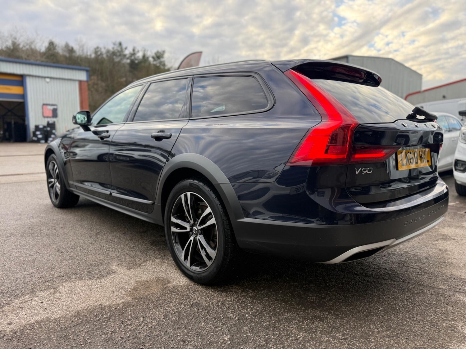 Used Volvo V90 2018 for sale - 76865404: Photo 8