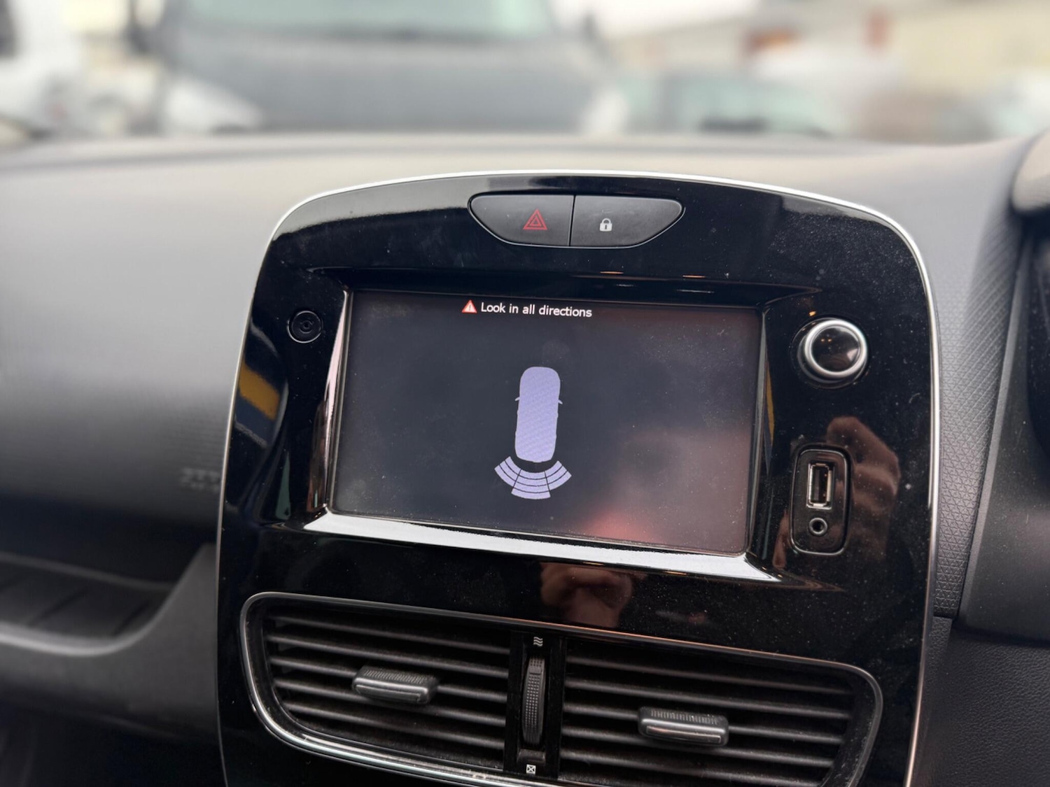 Used Renault Clio 2018 for sale - 76993966: Photo 21