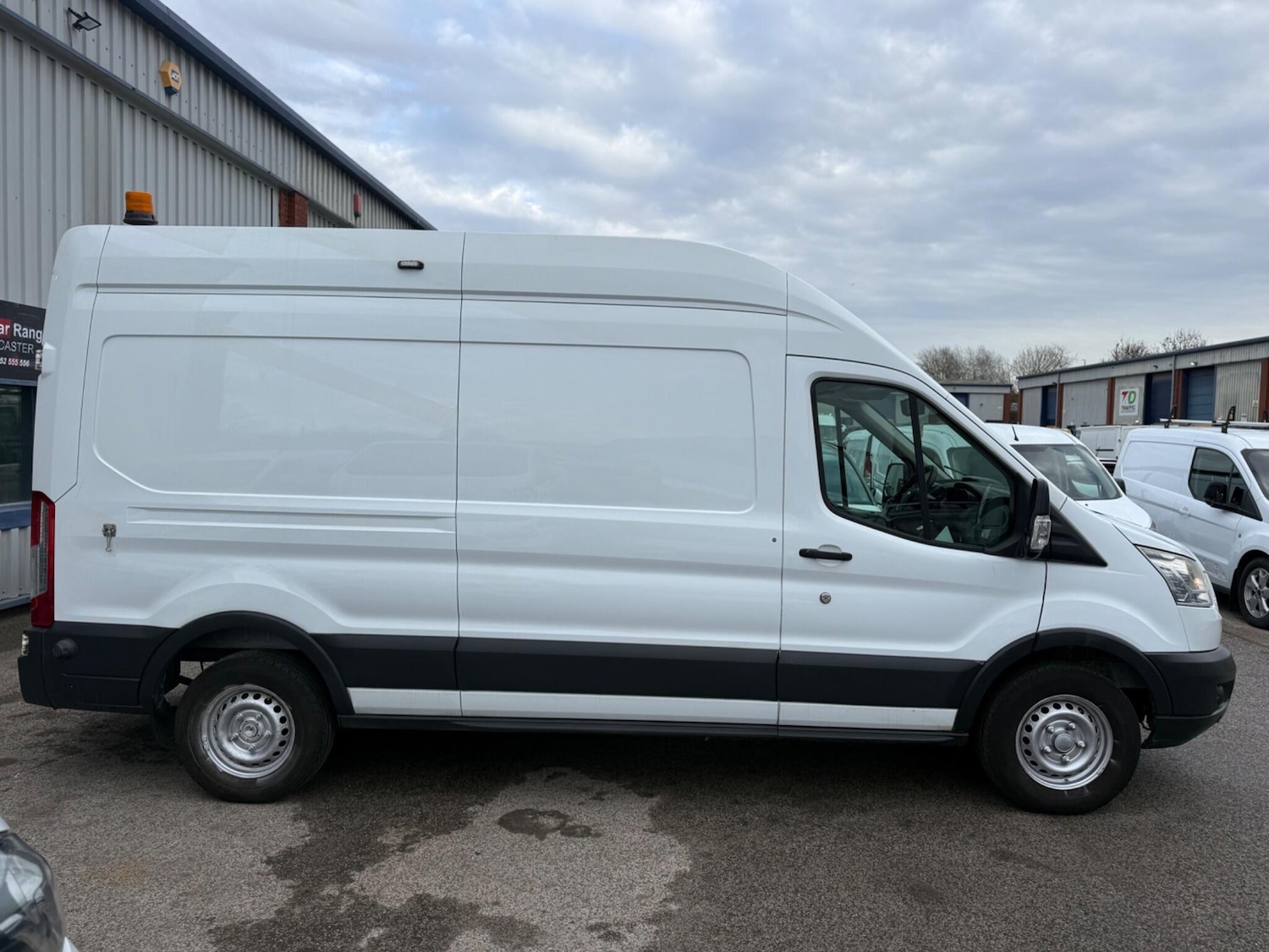 Used Ford Transit 2016 for sale - 76865996: Photo 2