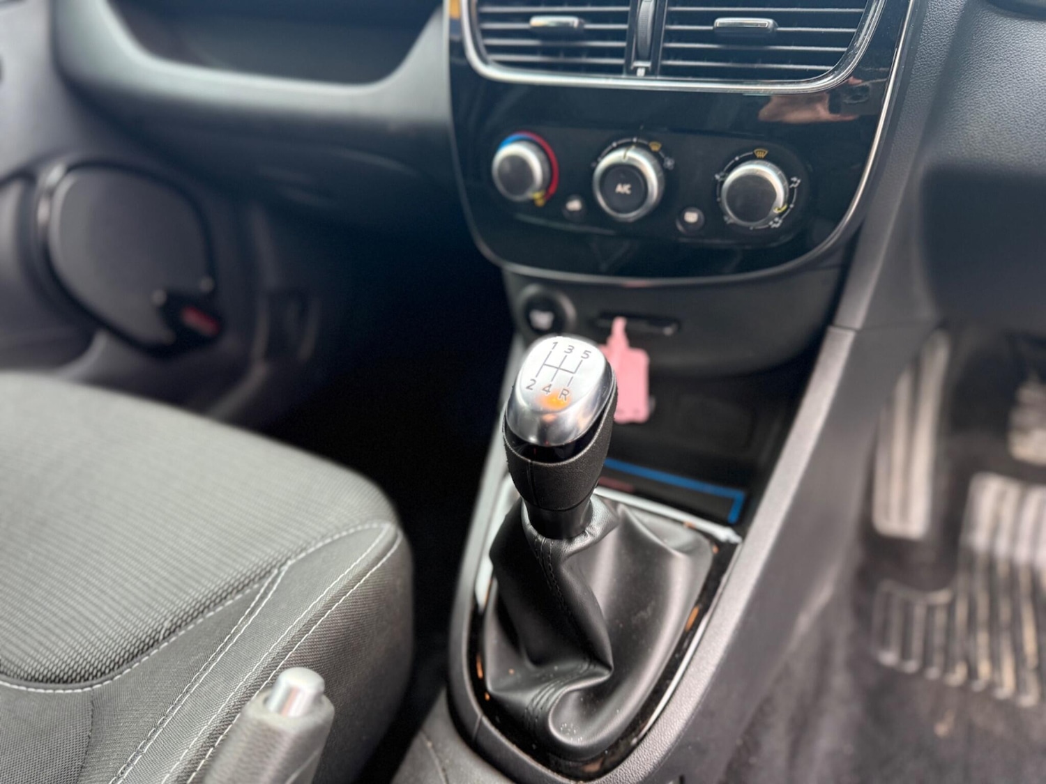 Used Renault Clio 2018 for sale - 76409508: Photo 18