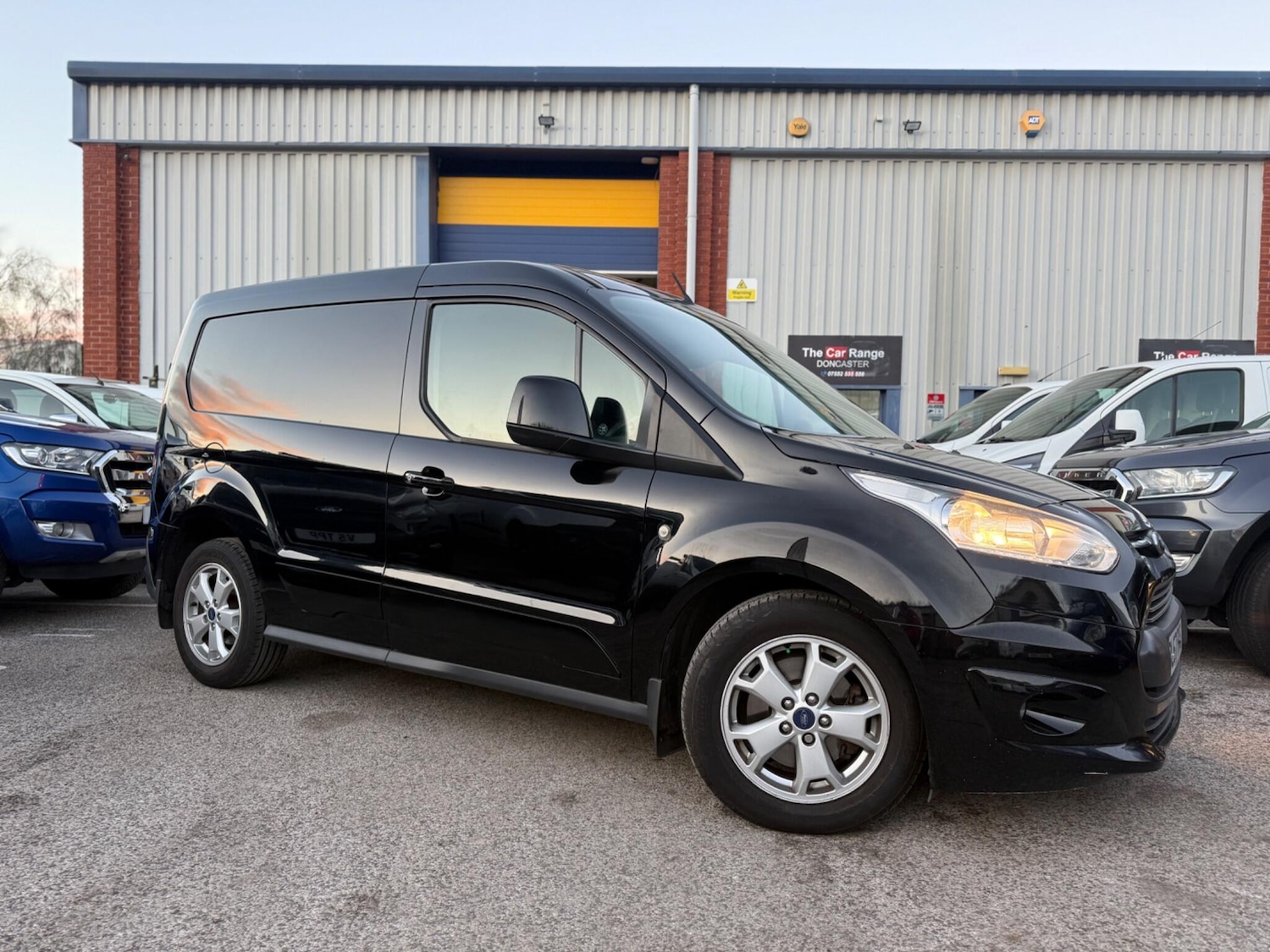 Used Ford Transit Connect 2017 for sale - 76644893: Photo 1